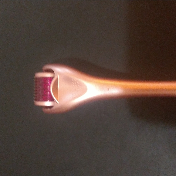 Zoe Ayla Micro-Needling Derma Roller - Picture 4 of 6